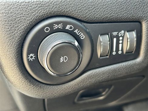 Used 2021 Jeep Cherokee Latitude Lux image 26