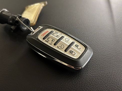 Used 2025 Chrysler Pacifica Select FWD image 26