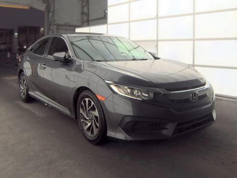 Used 2018 Honda Civic EX image 3