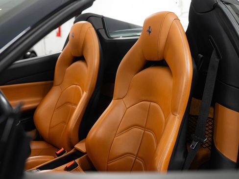 Used 2018 Ferrari 488 Spider image 15