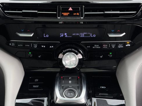 Used 2025 Acura MDX SH-AWD w/ Technology Package image 16
