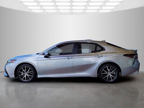 Used 2024 Toyota Camry SE image 8