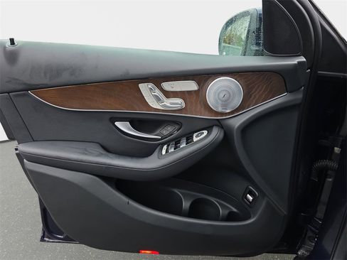 Used 2019 Mercedes-Benz GLC 300 4MATIC image 31