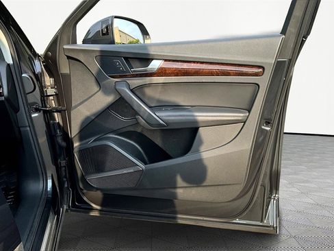 Used 2019 Audi Q5 2.0T Premium Plus w/ Premium Plus Package image 24