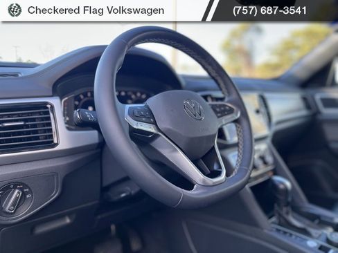 Used 2022 Volkswagen Atlas Cross Sport SE w/ Panoramic Sunroof Package image 18