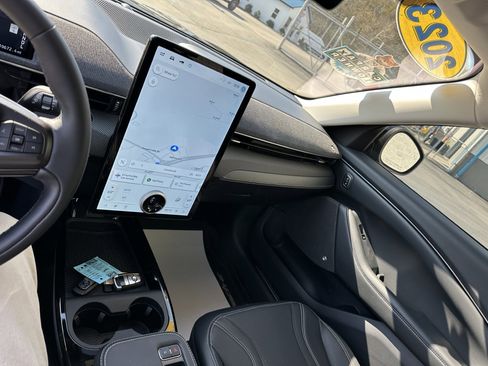 Used 2023 Ford Mustang Mach-E Premium image 13