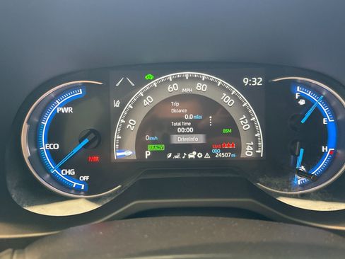 Used 2025 Toyota RAV4 XLE AWD/4WD image 14