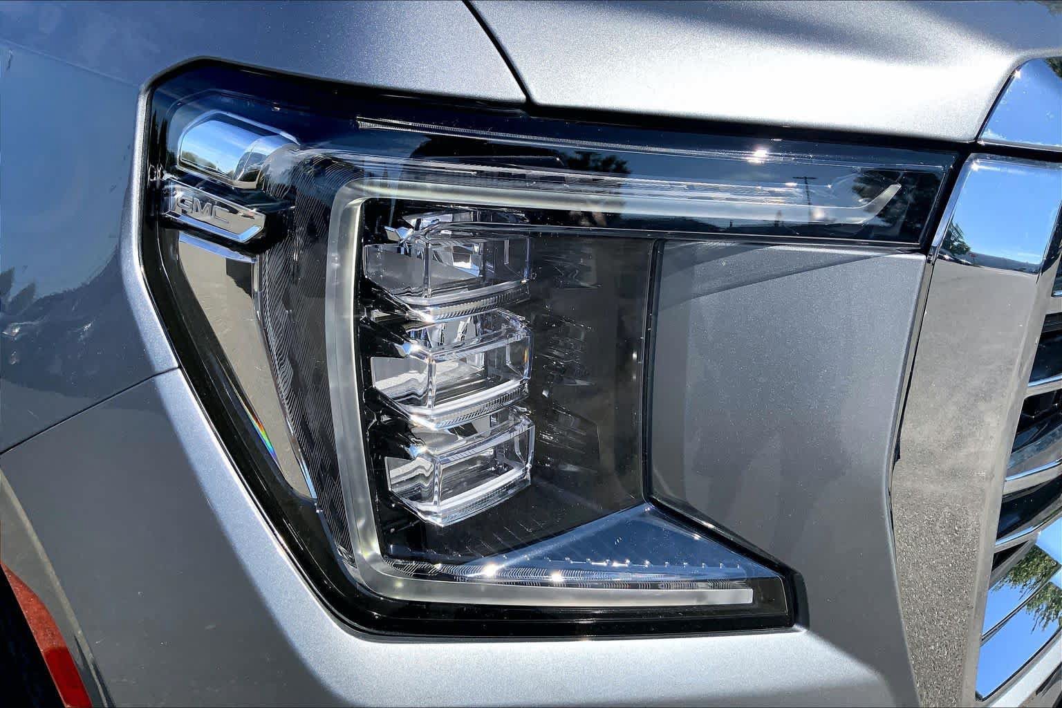 Used 2023 GMC Yukon SLT AWD/4WD image 28