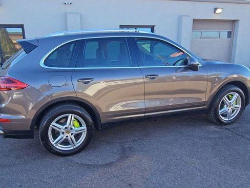 Used 2016 Porsche Cayenne S image 8