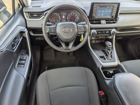 Used 2020 Toyota RAV4 LE image 8