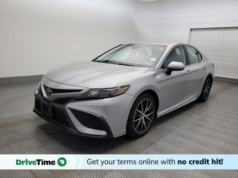 Used 2021 Toyota Camry SE image 1