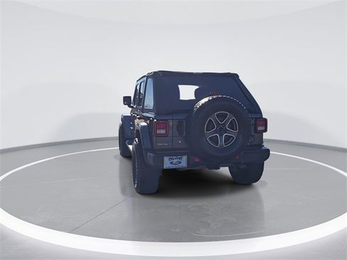 Used 2018 Jeep Wrangler Unlimited Sahara image 7