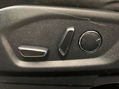 Used 2018 Ford Explorer XLT AWD/4WD image 19
