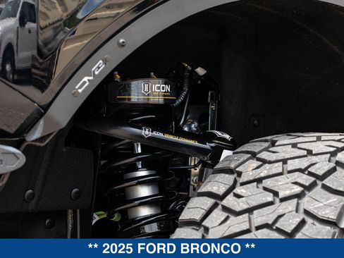 Used 2025 Ford Bronco Badlands AWD/4WD image 29