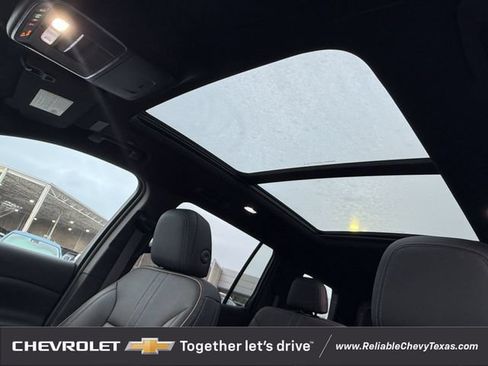 Used 2025 Chevrolet Traverse High Country AWD/4WD image 29