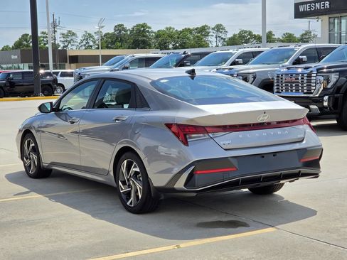 Used 2025 Hyundai Elantra Limited FWD image 35