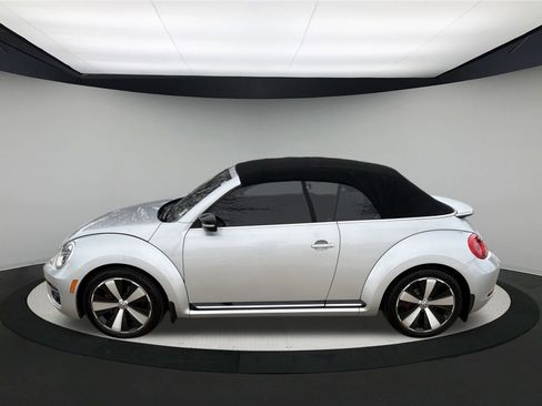 Used 2013 Volkswagen Beetle 2.0T image 4