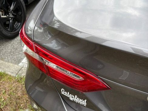 Used 2018 Toyota Camry LE FWD image 13