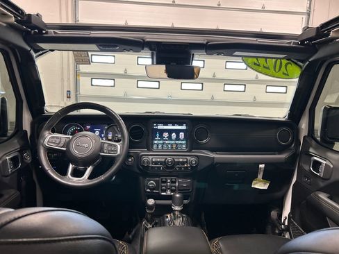 Used 2022 Jeep Wrangler Unlimited Sahara image 30