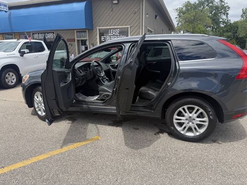Used 2016 Volvo XC60 T5 Premier w/ Proximity Package FWD image 16