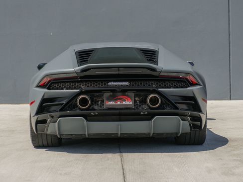 Used 2022 Lamborghini Huracan EVO RWD image 8