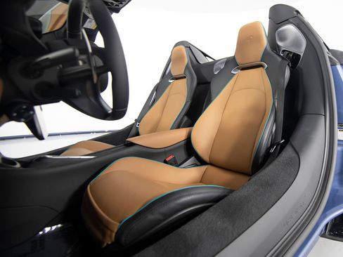 Used 2026 McLaren Artura Spider RWD image 28