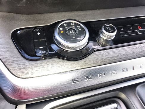 Used 2025 Ford Expedition Max Platinum image 20