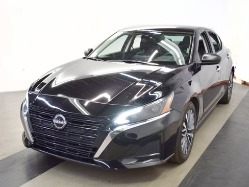 Used 2025 Nissan Altima 2.5 SV image 4