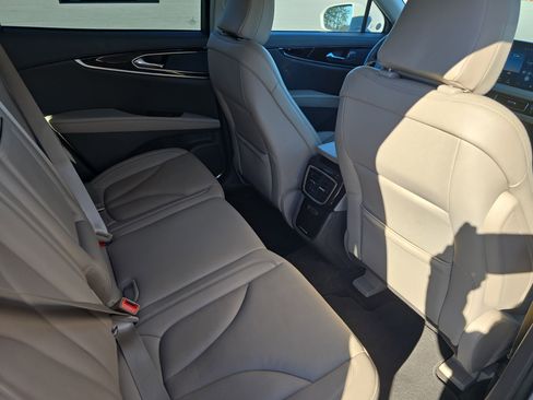 Used 2022 Lincoln Nautilus Reserve image 11