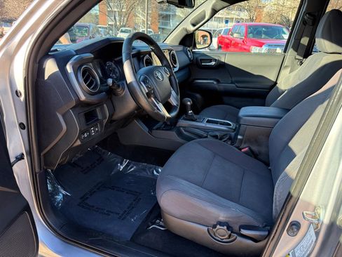 Used 2019 Toyota Tacoma TRD Off-Road w/ Technology Package image 8