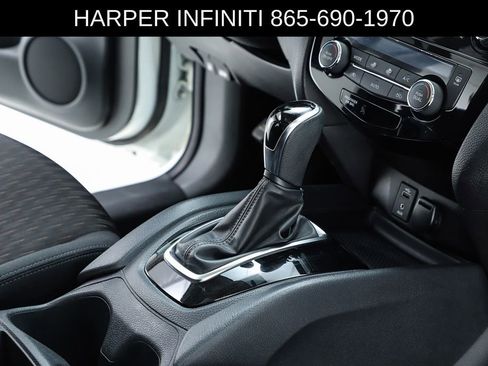 Used 2017 Nissan Rogue SV AWD/4WD image 34