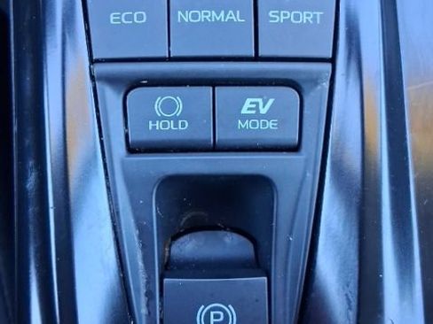 Used 2025 Toyota Camry LE AWD/4WD image 37