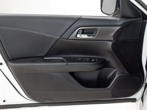 Used 2017 Honda Accord Sport image 9