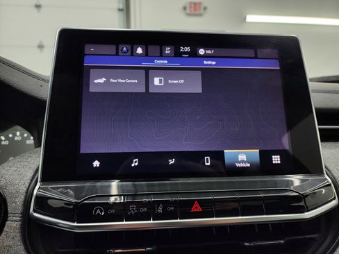 Used 2024 Jeep Compass Latitude image 48