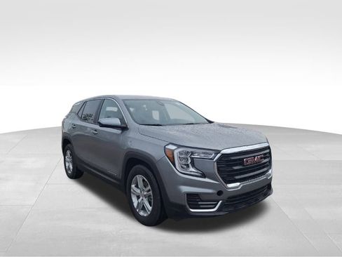 Used 2024 GMC Terrain SLE image 4