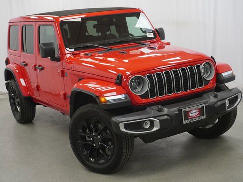Certified 2025 Jeep Wrangler Unlimited Sahara w/ Safety Group AWD/4WD image 8