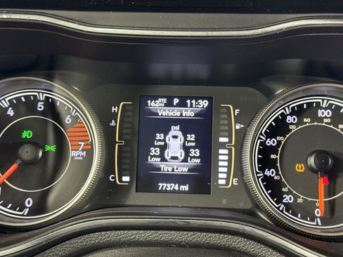 Used 2019 Jeep Cherokee Latitude Plus w/ Cold Weather Group image 29