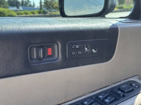 Used 2004 HUMMER H2 w/ Preferred Equipment Group AWD/4WD image 24