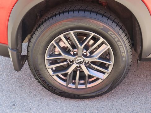 Used 2024 Nissan Rogue S FWD image 11