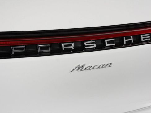Used 2025 Porsche Macan image 22