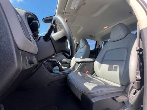 Used 2022 Chevrolet Colorado W/T RWD image 15