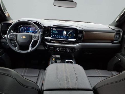 Used 2024 Chevrolet Silverado 1500 High Country w/ High Country Premium Package image 8