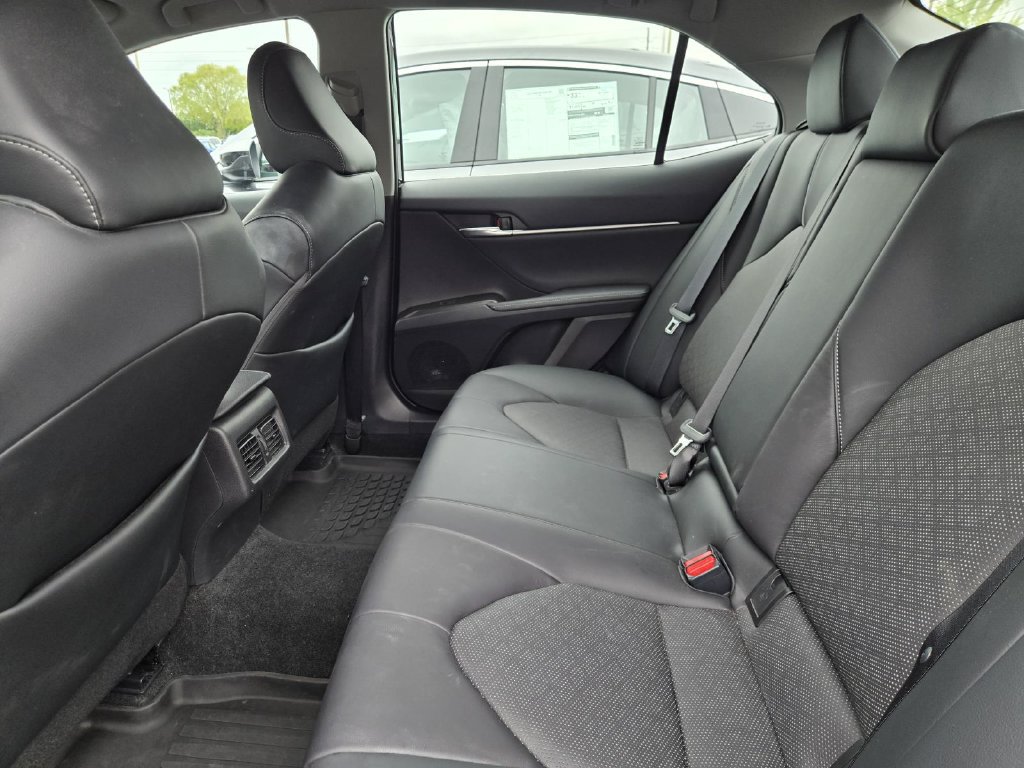Used 2022 Toyota Camry XSE FWD image 5