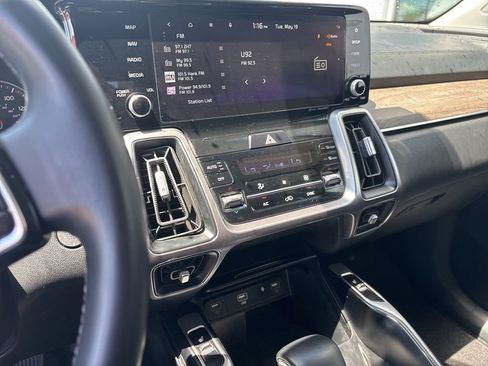 Used 2023 Kia Sorento S w/ Panoramic Sunroof Package AWD/4WD image 12