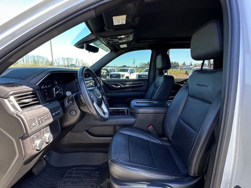 Used 2021 GMC Yukon Denali w/ Denali Premium Package image 19