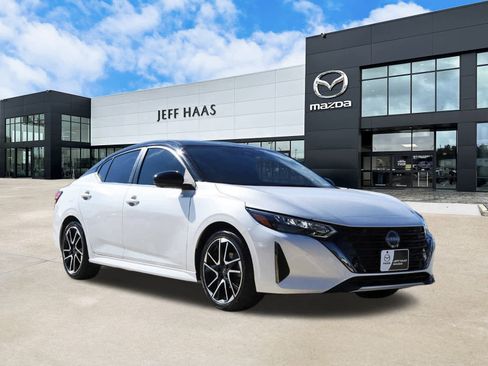 Used 2024 Nissan Sentra SR w/ SR Premium Package image 4