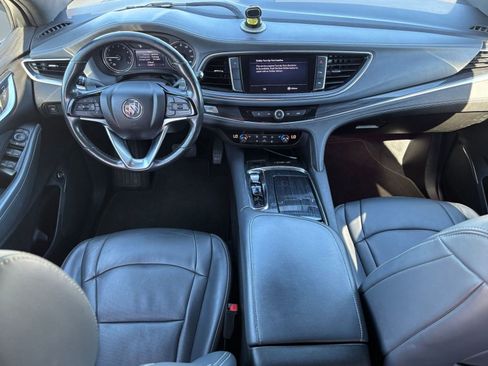 Used 2022 Buick Enclave Essence image 17