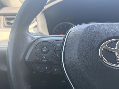 Used 2019 Toyota RAV4 XLE Premium FWD image 11