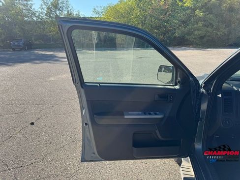Used 2010 Ford Escape XLT image 13