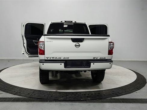Used 2019 Nissan Titan SV w/ SV Convenience Package image 14